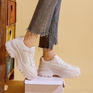 Beige chunky platform sneaker